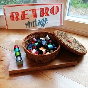 Vintage Classic Sewing Basket with Lid